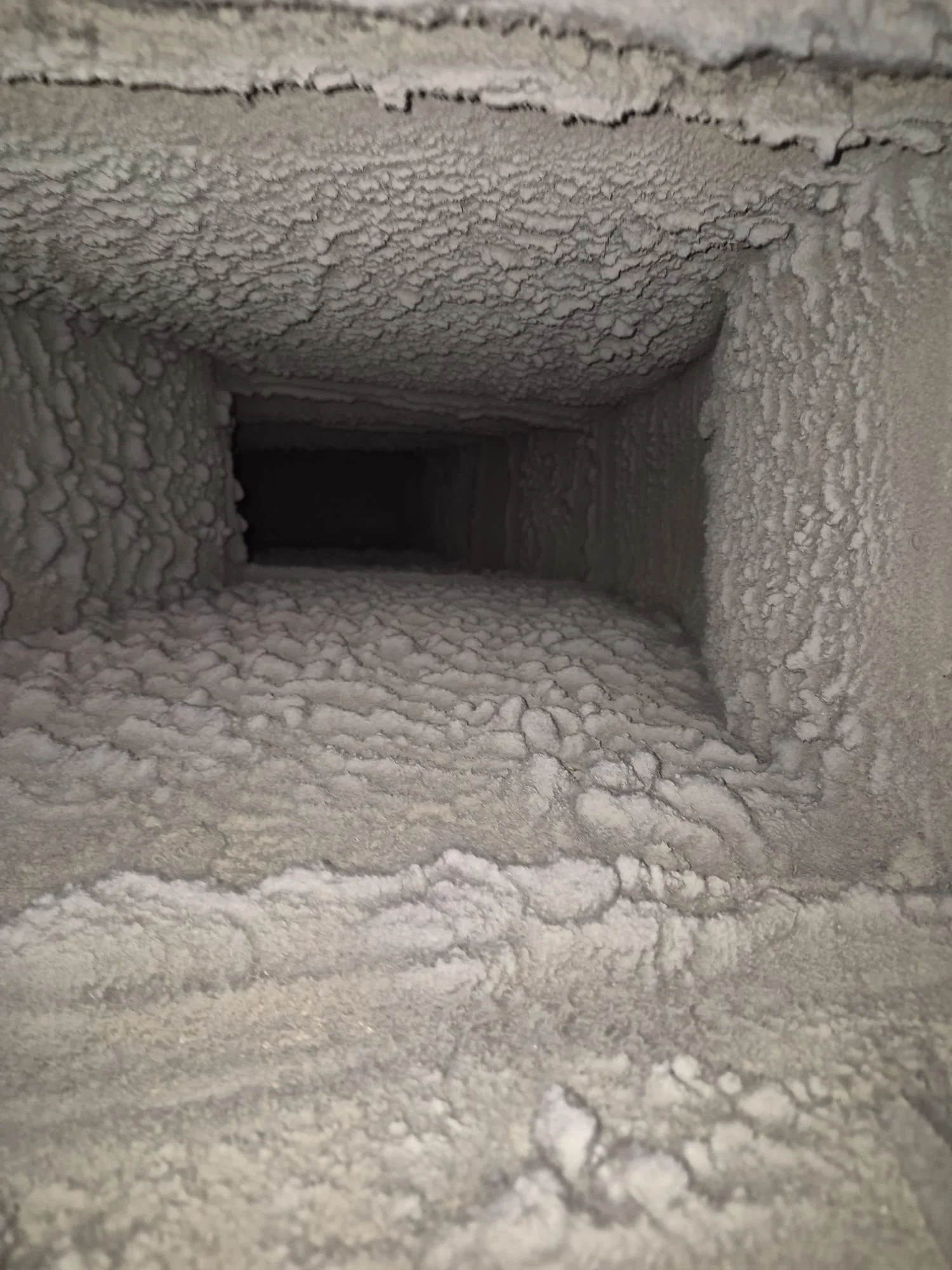 Conduit de climatisation nécessitant un nettoyage – image 2